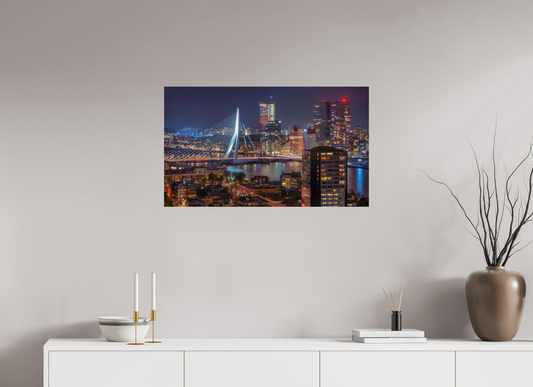 Erasmusbrug in Rotterdam bij Nacht | Verlichte Stadsfotografie