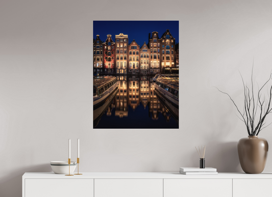 Amsterdam | Rondvaartboten aan het Damrak bij Nacht
