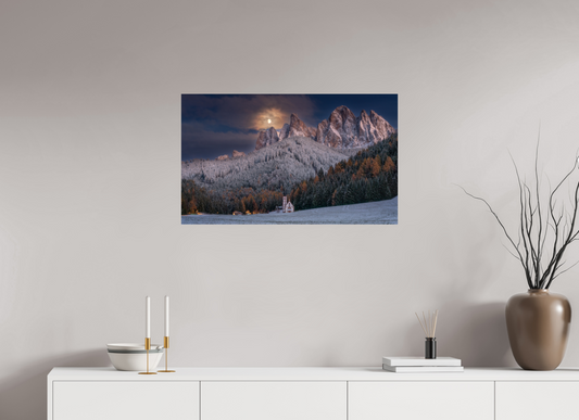 St. Johann Kerkje in de Dolomieten | Winterlandschap bij Volle Maan
