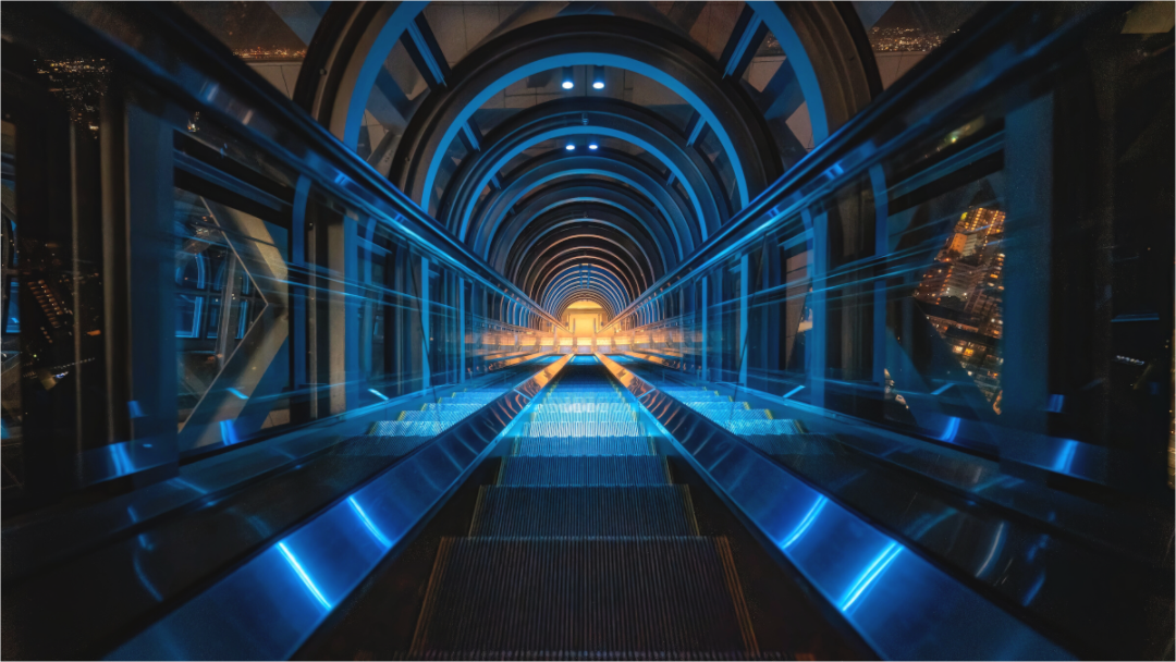Futuristische roltrap in Umeda Sky Building in Osaka met concentrische bogen, blauw licht en warm eindpunt – moderne Japanse architectuurfotografie.